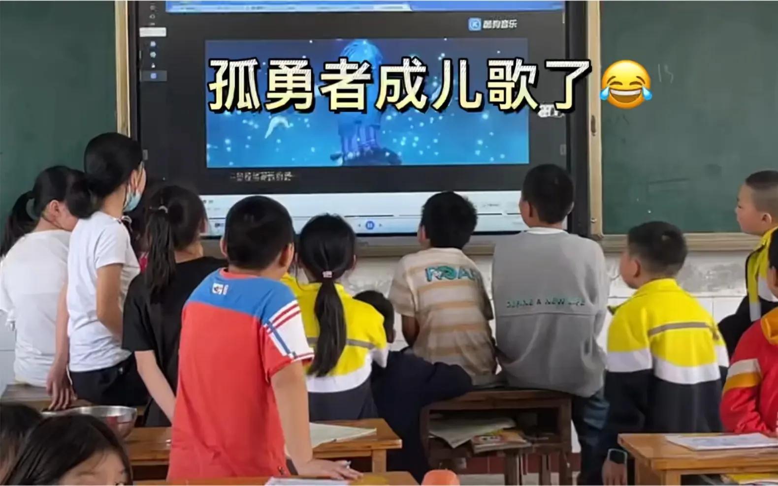 真假陈奕迅？原唱拍视频恶搞被《孤勇者》逼疯，却被质疑是模仿秀(陈奕迅真爱)