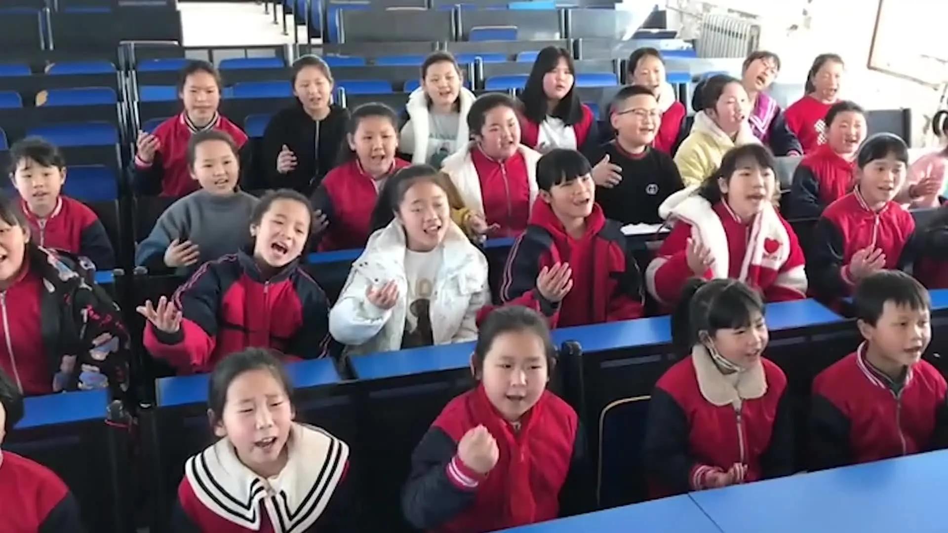 真假陈奕迅？原唱拍视频恶搞被《孤勇者》逼疯，却被质疑是模仿秀(陈奕迅真爱)