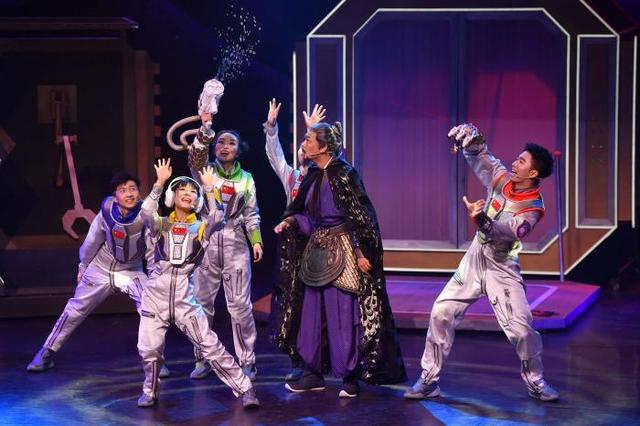 《天宫少年之来自虫洞的你》首演，“挖呀挖”、《孤勇者》入剧笑翻全场(天宫小说百度百科)