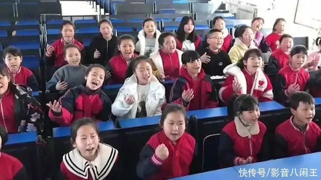 真假陈奕迅?原唱拍视频恶搞被《孤勇者》逼疯，却被质疑是模仿秀小舞神装新模型曝光，身材发育当妈妈，网友调侃“奶水很足”(陈奕迅假扮学员是哪一期)