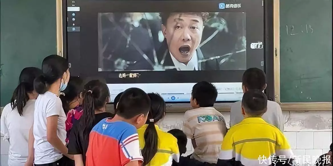 这届小学生为何如此迷恋《孤勇者》？儿歌去哪儿了？不结婚咋解决生理需求？俞飞鸿：我有固定伴侣，他陪了我20年(小学生书写差怎么办)