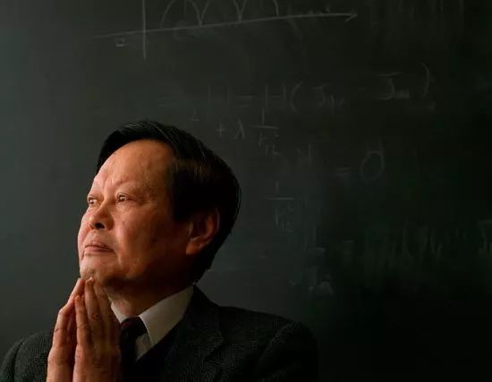 98岁杨振宁与44岁妻子近照曝光：翁帆这16年经历了什么？（杨振宁和老婆翁帆近照）