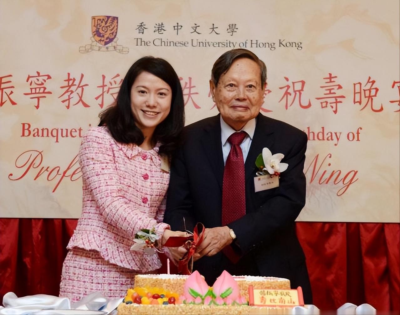 18年后，才明白了当年翁帆为何不顾反对嫁给大54岁的杨振宁（翁帆嫁给杨振宁真实原因）