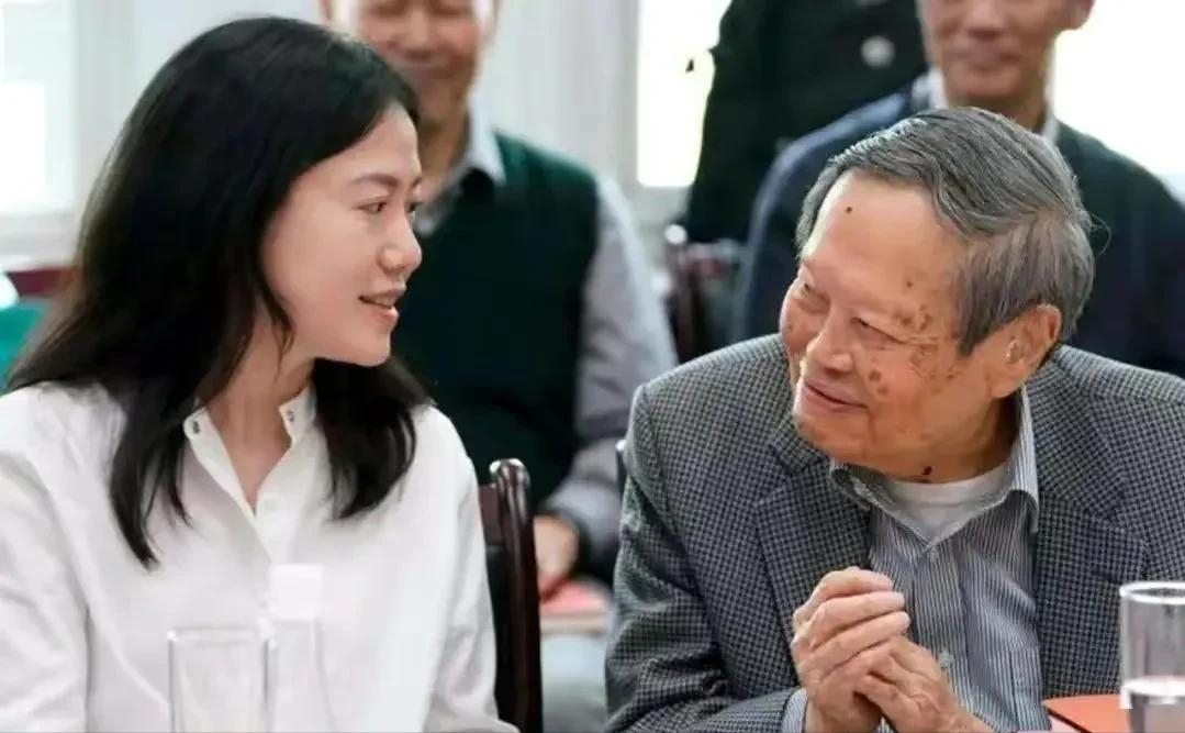 18年后，才明白了当年翁帆为何不顾反对嫁给大54岁的杨振宁（翁帆嫁给杨振宁真实原因）