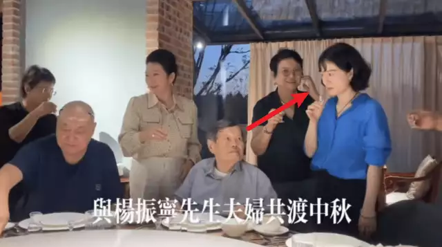 杨振宁，刚过完百岁生日，就住进了医院！他愿望能活到茶寿王力宏与李靓蕾首次同框出庭:男方苍老，女方眼神空洞一言不发（杨振宁100岁发言）