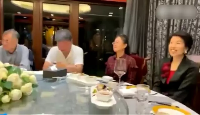 杨振宁，刚过完百岁生日，就住进了医院！他愿望能活到茶寿王力宏与李靓蕾首次同框出庭:男方苍老，女方眼神空洞一言不发（杨振宁100岁发言）