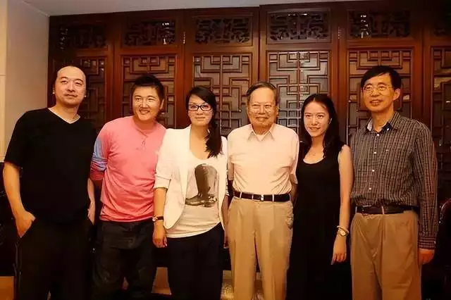 杨振宁，刚过完百岁生日，就住进了医院！他愿望能活到茶寿王力宏与李靓蕾首次同框出庭:男方苍老，女方眼神空洞一言不发（杨振宁100岁发言）