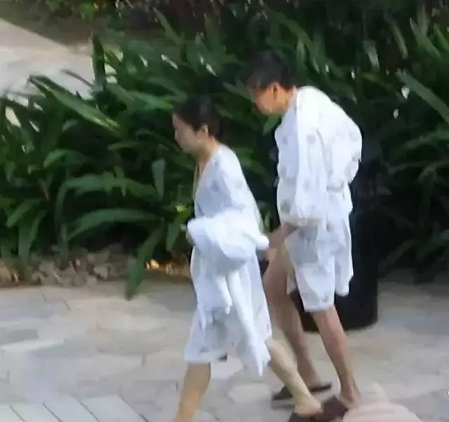 杨振宁，刚过完百岁生日，就住进了医院！他愿望能活到茶寿王力宏与李靓蕾首次同框出庭:男方苍老，女方眼神空洞一言不发（杨振宁100岁发言）