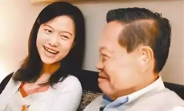 杨振宁，刚过完百岁生日，就住进了医院！他愿望能活到茶寿王力宏与李靓蕾首次同框出庭:男方苍老，女方眼神空洞一言不发（杨振宁100岁发言）