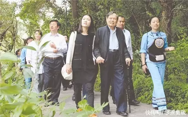 你只知杨振宁82岁娶妻，却不知他3个子女，皆人中龙凤，业内翘楚挖呀挖黄老师已39岁，真容被嘲像嫩牛五方，榜一大哥“连夜逃跑”（杨振宁跟老婆）