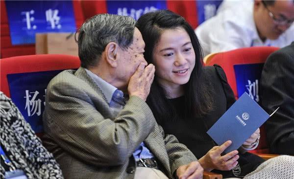28岁翁帆嫁给82岁杨振宁，一辈子不生孩子，面对质疑，他这样说……（翁帆嫁给杨振宁多大）