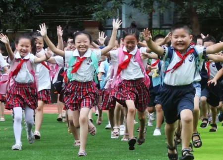 多省发布最新通知，中小学暑假时间已作安排，家长：真的栓Q了(全省中小学暑假时间)