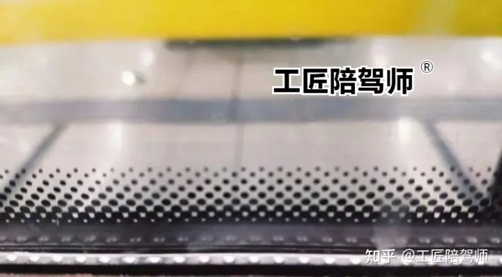 汽车天窗也可以贴膜防晒吗？（汽车天窗可以贴隔热膜吗多少钱）