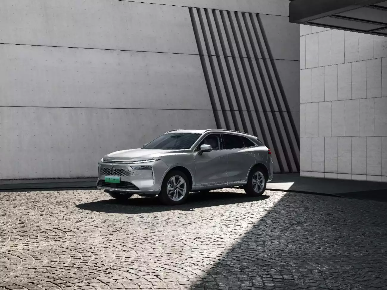 剑指理想L7？魏牌新摩卡DHT-PHEV上市，混战大五座SUV市场(魏摩卡DHT PHEV)