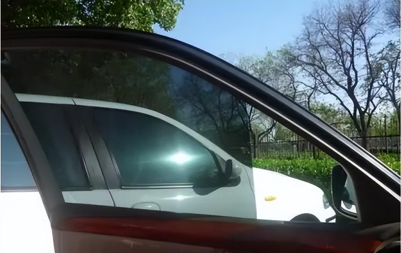 汽车贴玻璃膜的好处有哪些？（为什么新车一个月以内不建议贴膜）