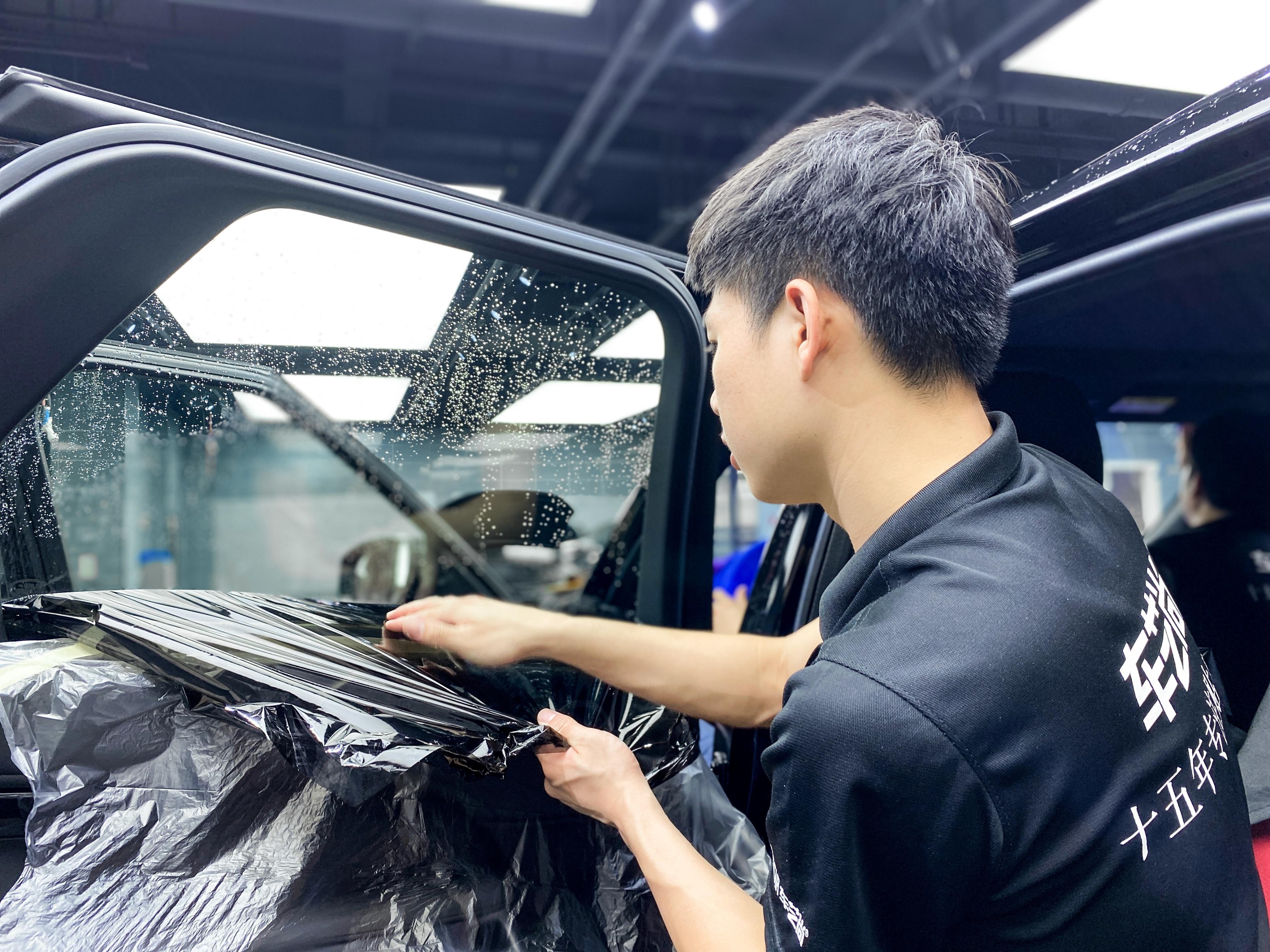 想知道贴了汽车玻璃膜有什么好处呢？（想知道贴了汽车玻璃膜有什么好处呢视频）