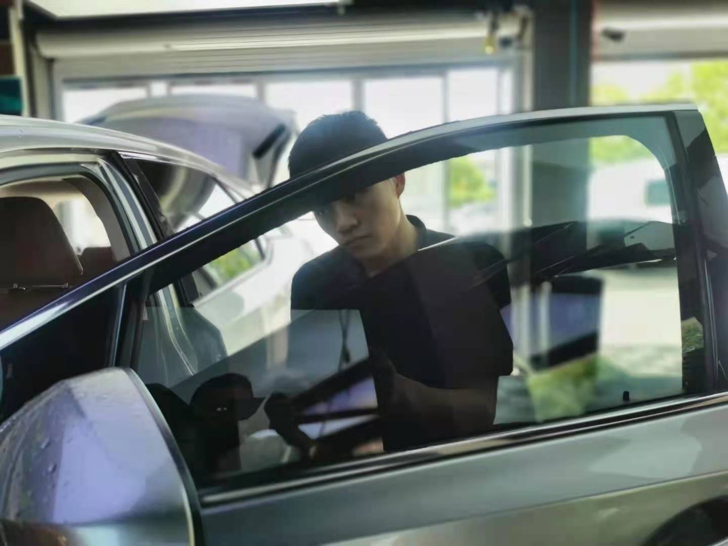 想知道贴了汽车玻璃膜有什么好处呢？（想知道贴了汽车玻璃膜有什么好处呢视频）