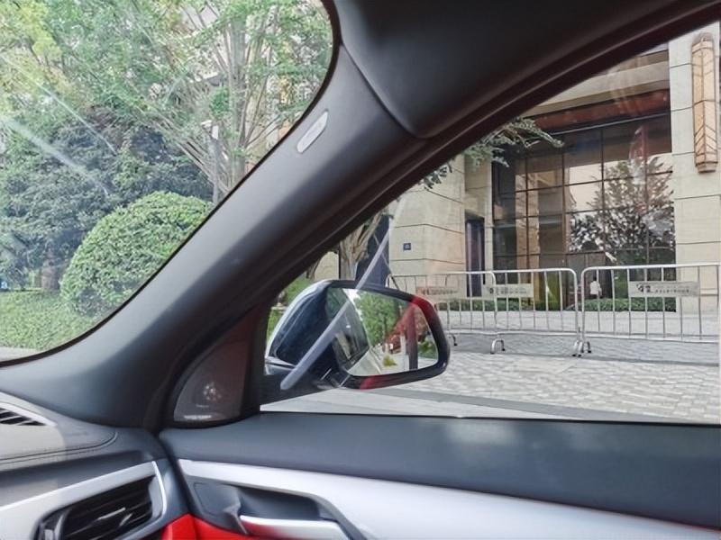 想知道贴了汽车玻璃膜有什么好处呢？（想知道贴了汽车玻璃膜有什么好处呢视频）