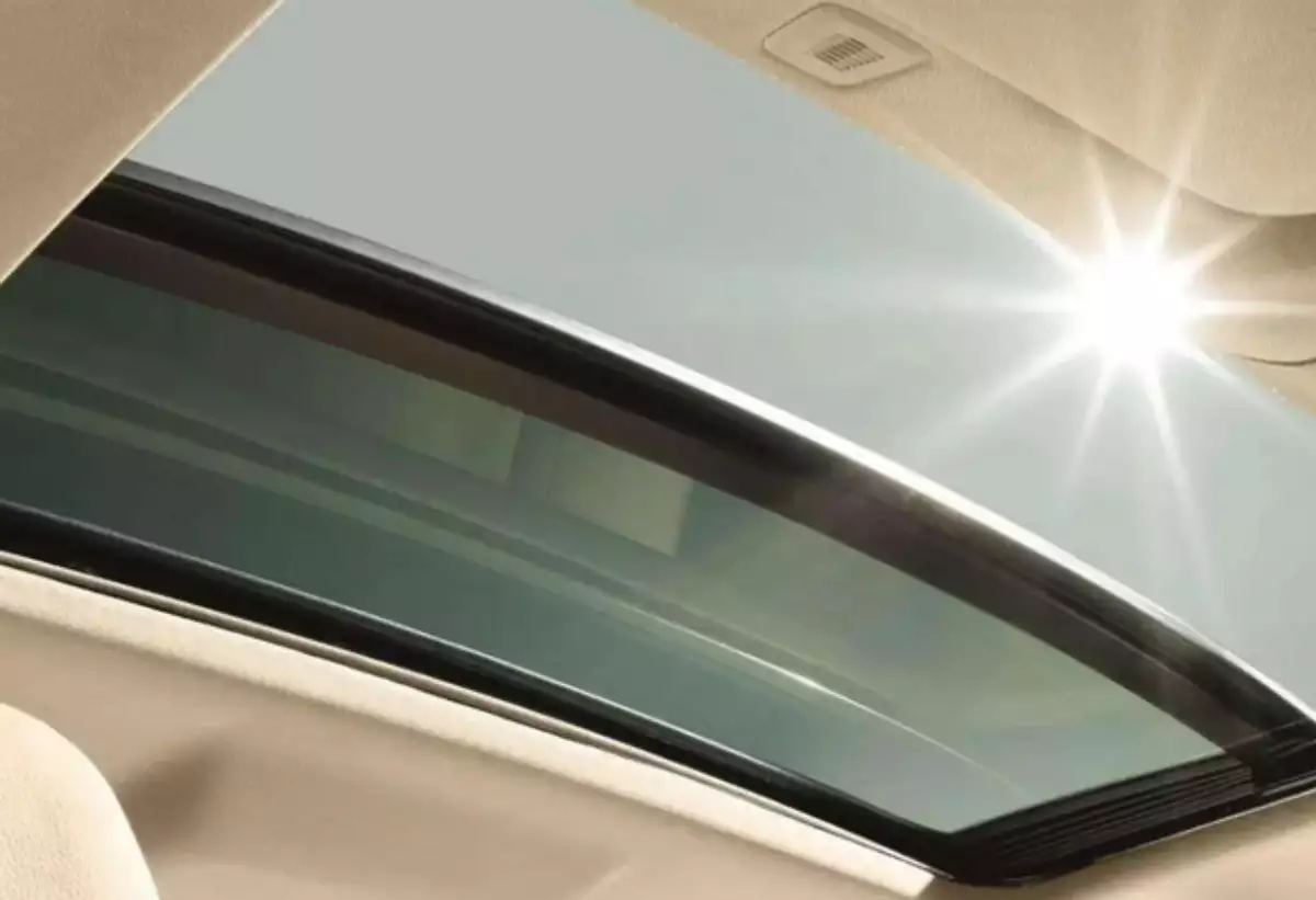 汽车车窗必须贴膜吗？车窗膜不符合规定的还要罚款？（汽车车窗膜一定要贴吗）