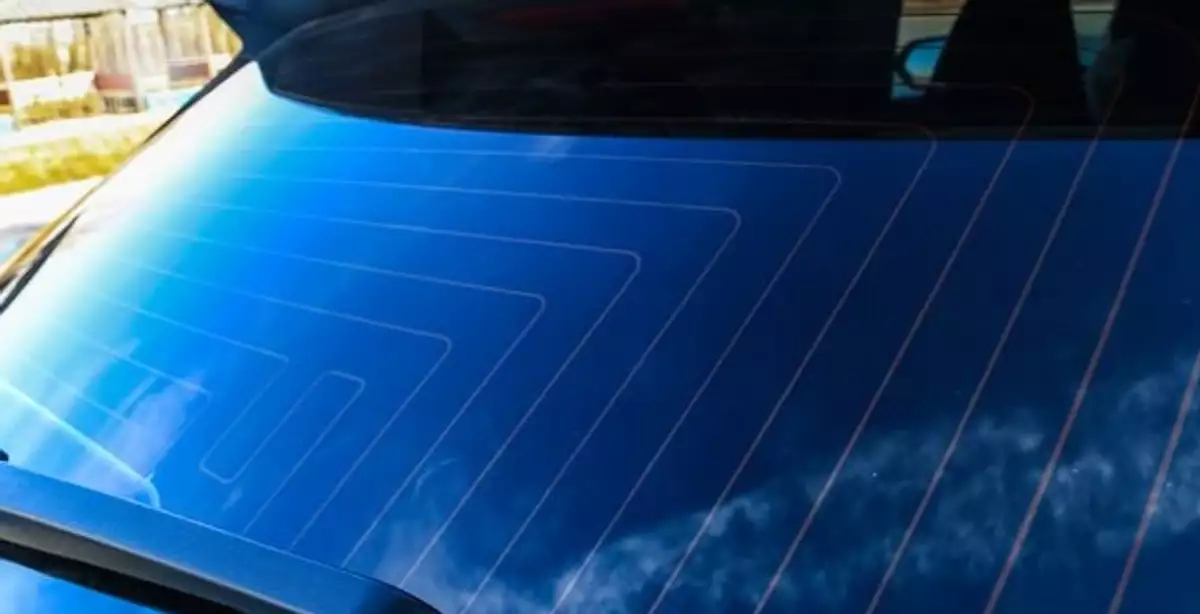 汽车车窗必须贴膜吗？车窗膜不符合规定的还要罚款？（汽车车窗膜一定要贴吗）