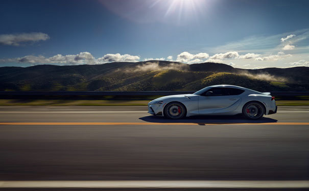 汽车玻璃贴膜贴完多久可以开车窗（车玻璃贴了膜多久可以开窗户）