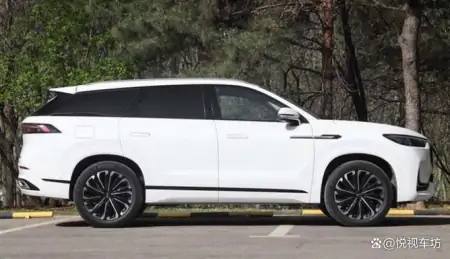 奇瑞全新旗舰SUV开启预售，燃油混动可选，配置丰富，5月正式上市(奇瑞油电混合的车型与价格)