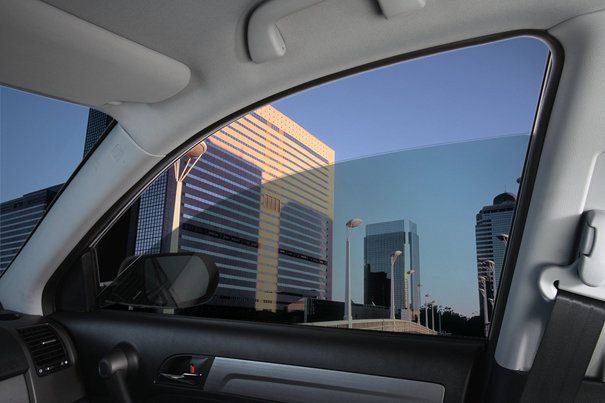 汽车太阳膜不但能隔热防晒防爆关键还能为你省钱（车用太阳膜怎么贴）