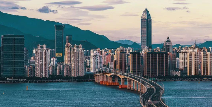 迪拜一个被高估的城市，真有那么“豪”吗？潜力或许不如温州(迪拜豪华吗)