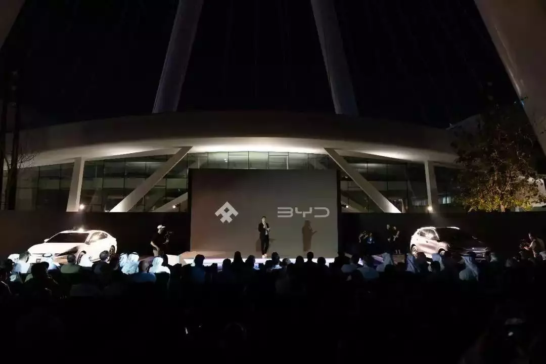 迪拜偏爱中国电动车：红旗加入豪车车队，有人求购仰望U8