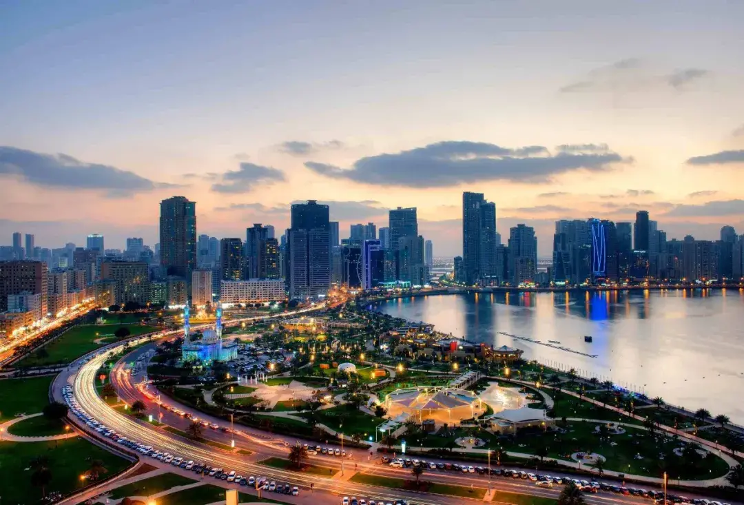 被经常问到：迪拜是一个国家吗，那阿联酋是什么？(迪拜阿联酋是什么关系)