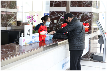 凝心聚力筑牢战疫防线 太保服务全力守“沪”(筑牢防疫战线)