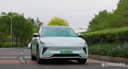 智能驾驶大比拼，阿维塔11和智己LS7谁的智能更出彩？（阿维塔首款车型e11）