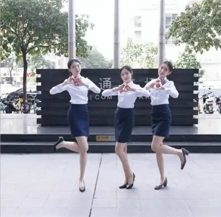 自贡移动与漳州邮政的客服小姐姐，是清纯与御姐间的PK(中国移动和邮政的关系)