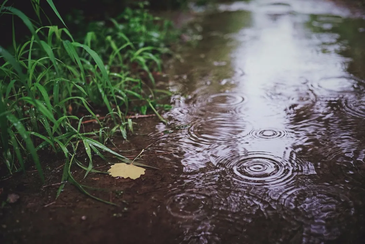 “北京暴雨”持续刷屏，网友：比依萍借钱那天的雨还大？（北京暴雨强度公式最新）