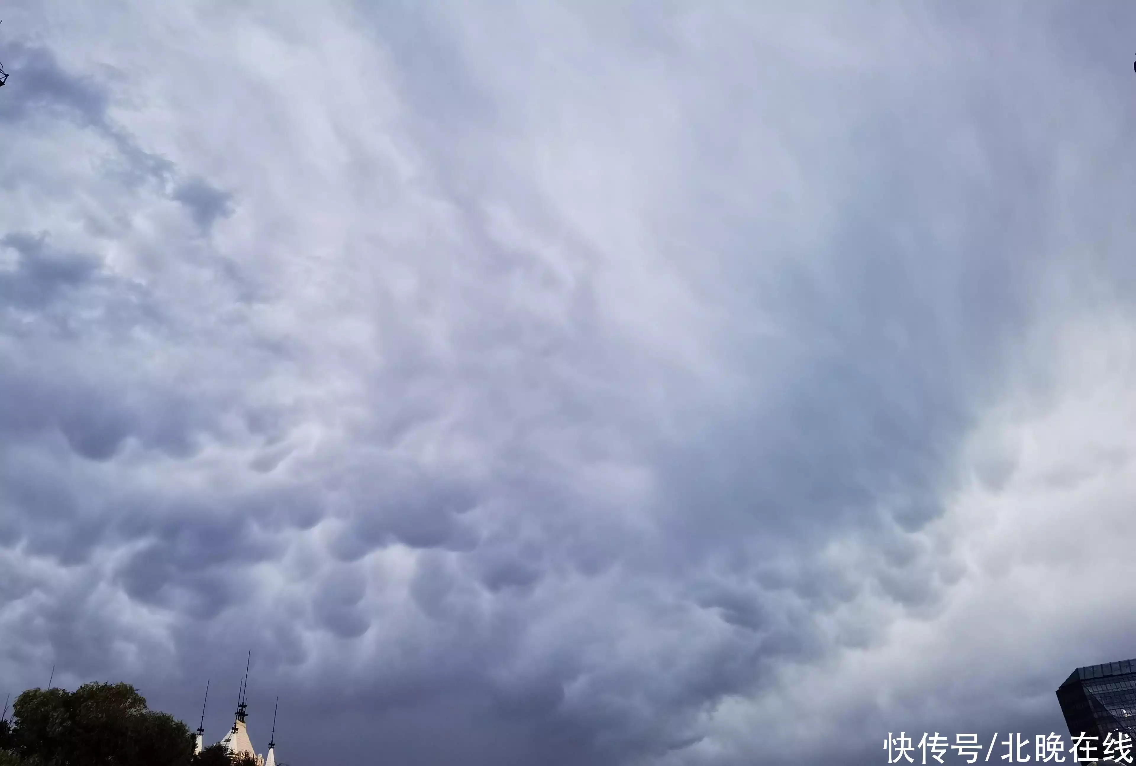 乳状云+双彩虹+晚霞！今天京城天空奇观美景轮番登场