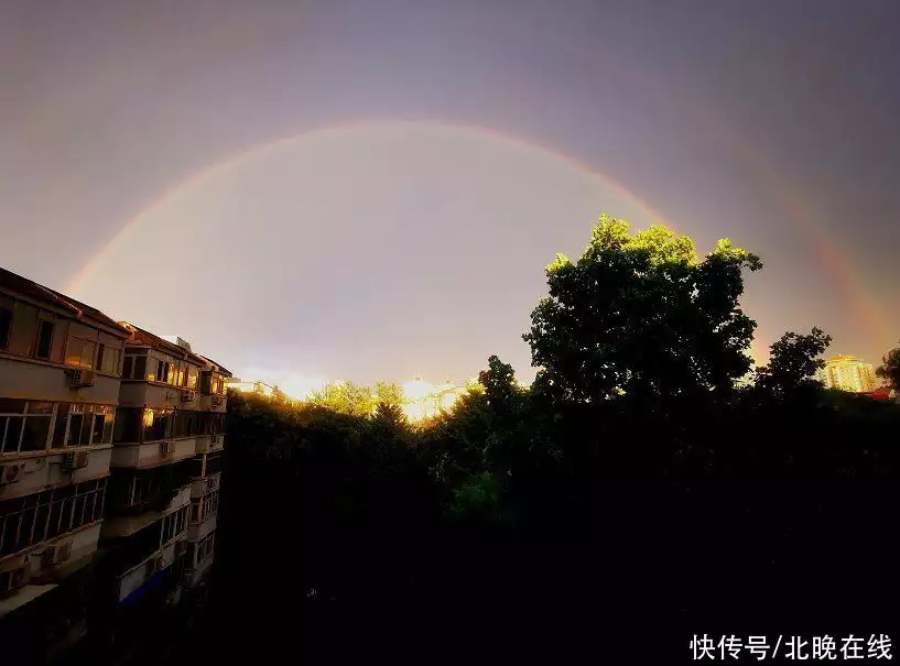 乳状云+双彩虹+晚霞！今天京城天空奇观美景轮番登场