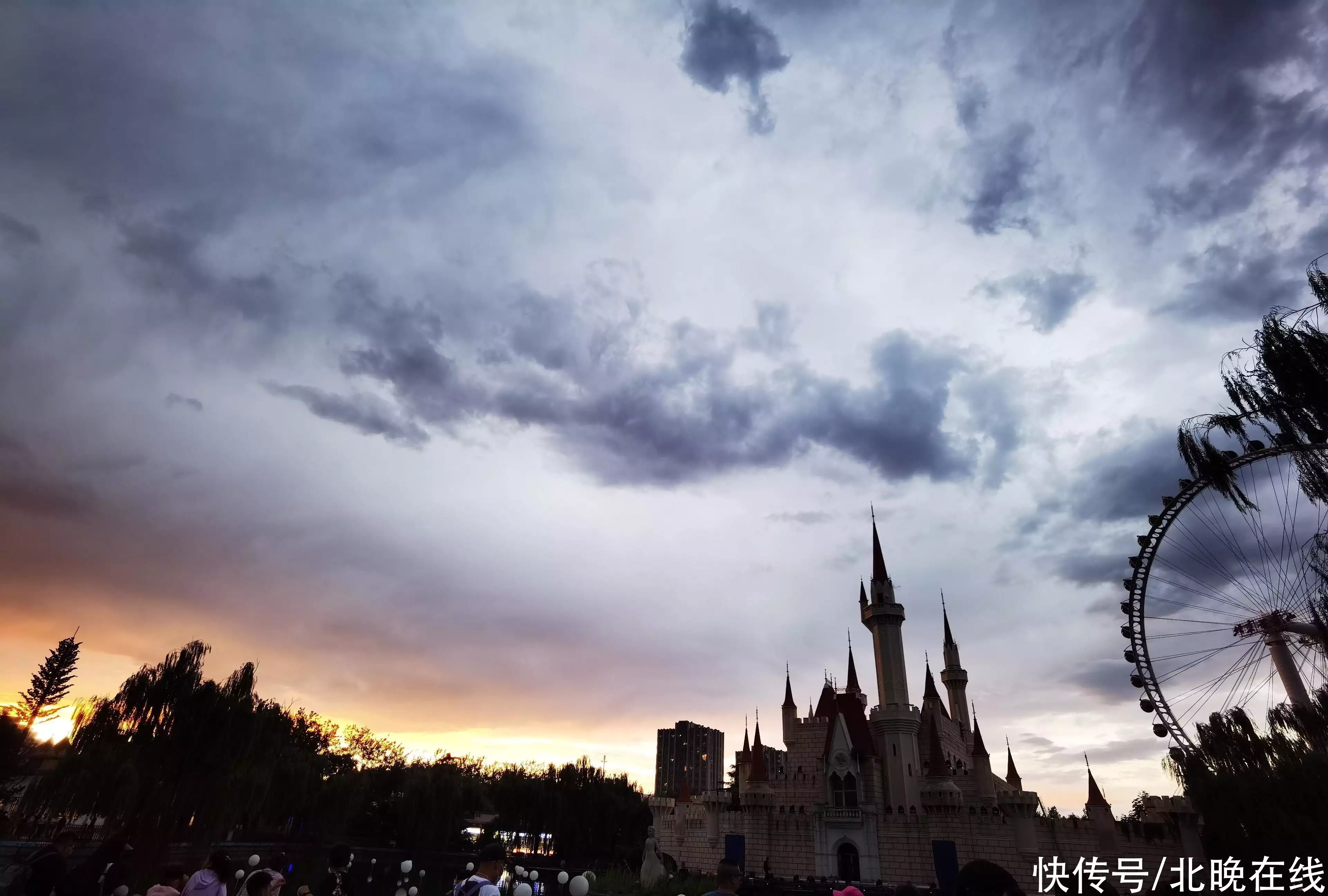 乳状云+双彩虹+晚霞！今天京城天空奇观美景轮番登场