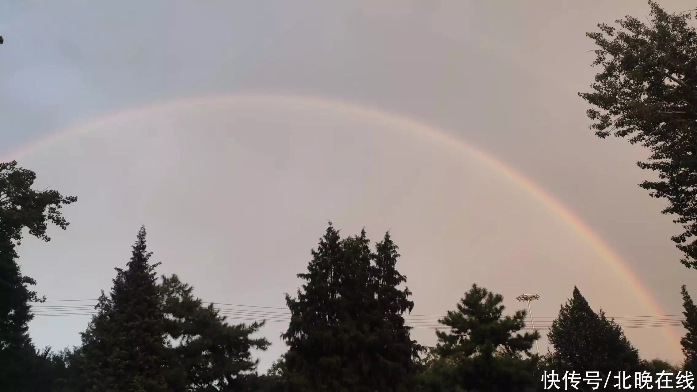 乳状云+双彩虹+晚霞！今天京城天空奇观美景轮番登场