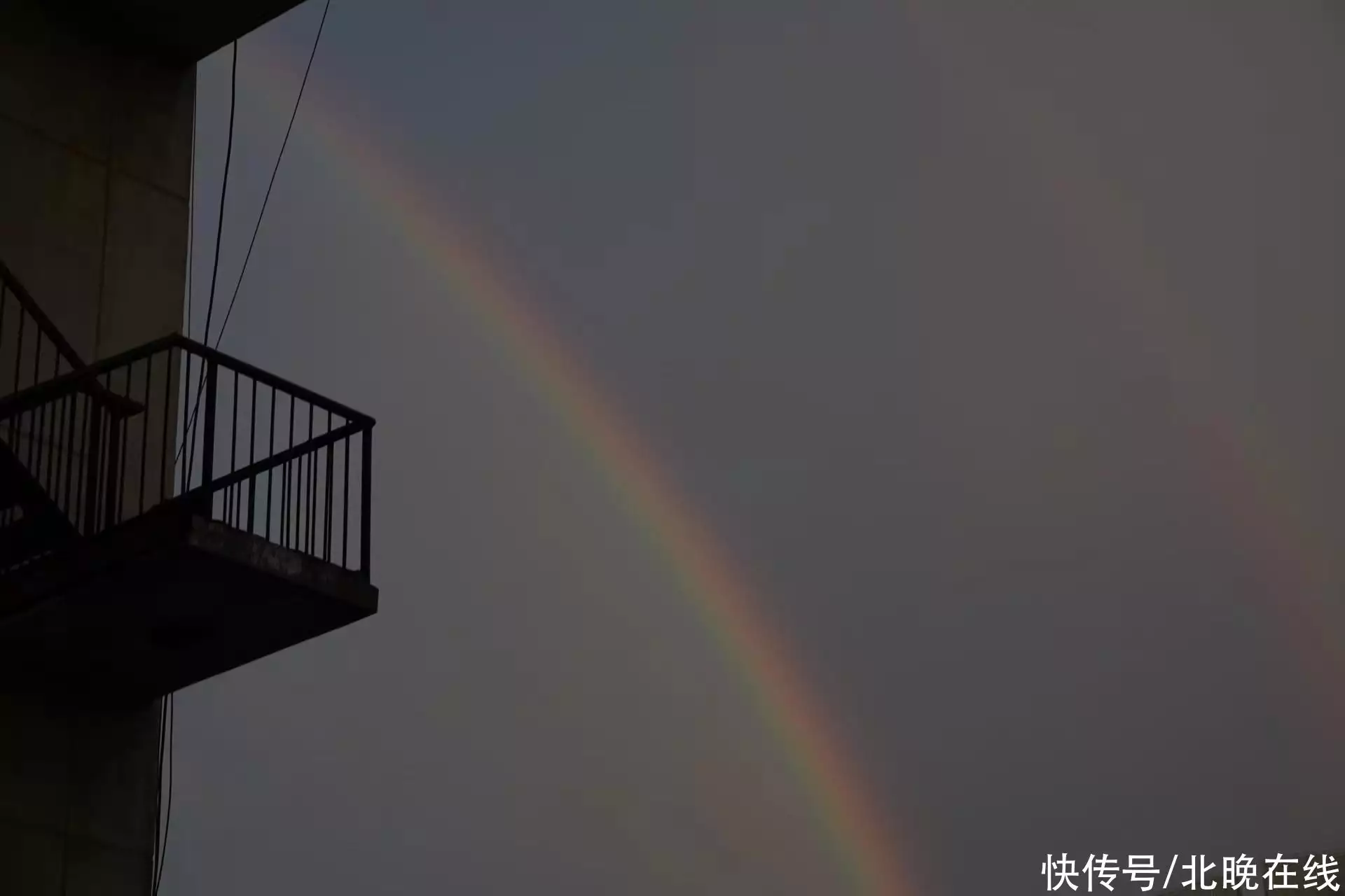 乳状云+双彩虹+晚霞！今天京城天空奇观美景轮番登场