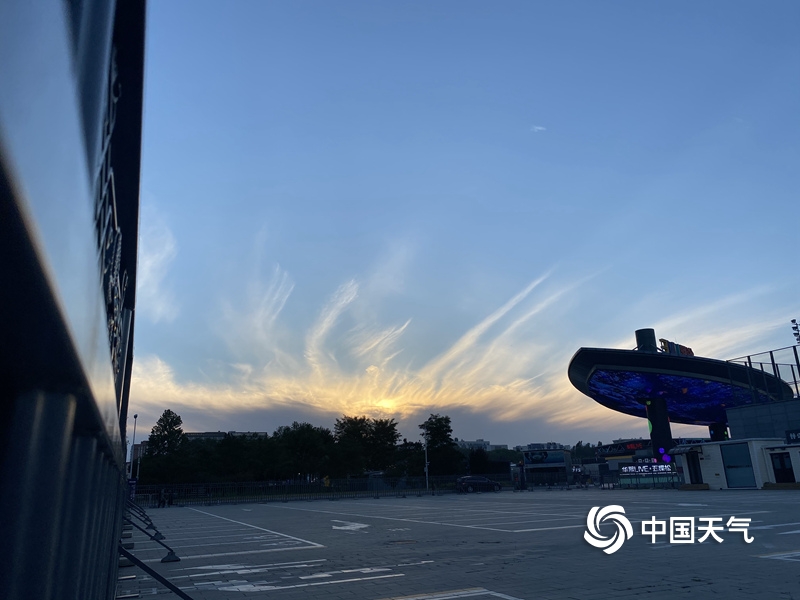 北京天空出现迤逦云霞 宛如巨大凤尾（帮我找几个古风电视剧）