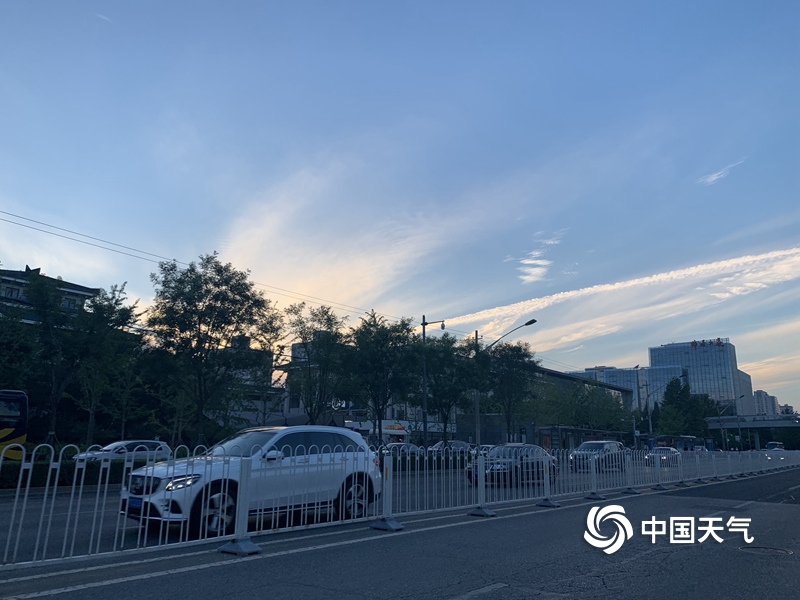 北京天空出现迤逦云霞 宛如巨大凤尾（帮我找几个古风电视剧）