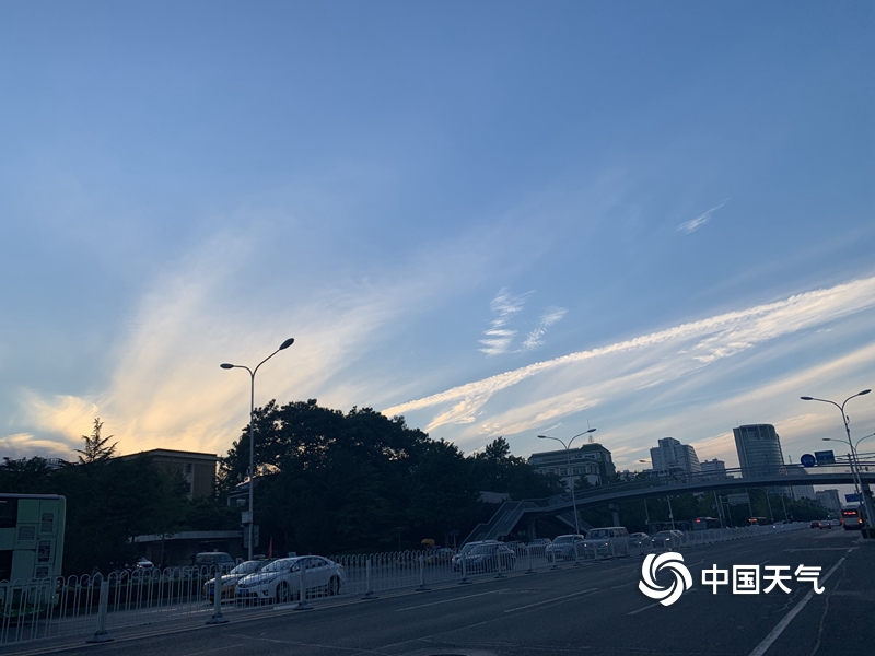 北京天空出现迤逦云霞 宛如巨大凤尾（帮我找几个古风电视剧）