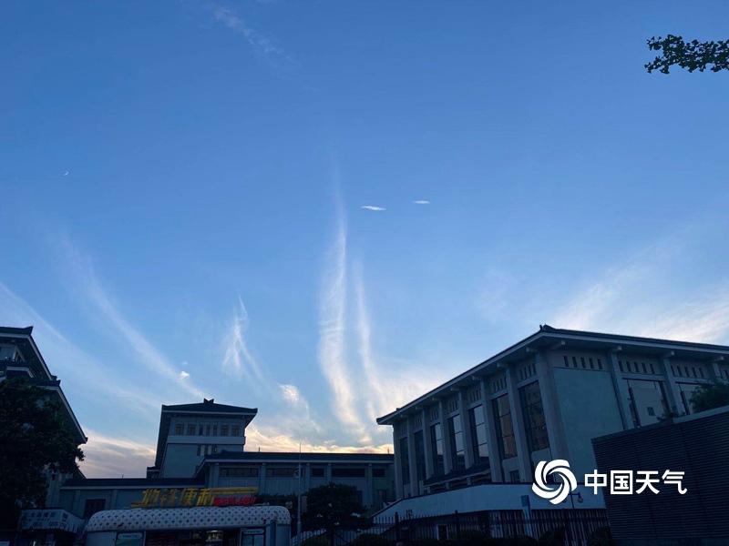 北京天空出现迤逦云霞 宛如巨大凤尾（帮我找几个古风电视剧）