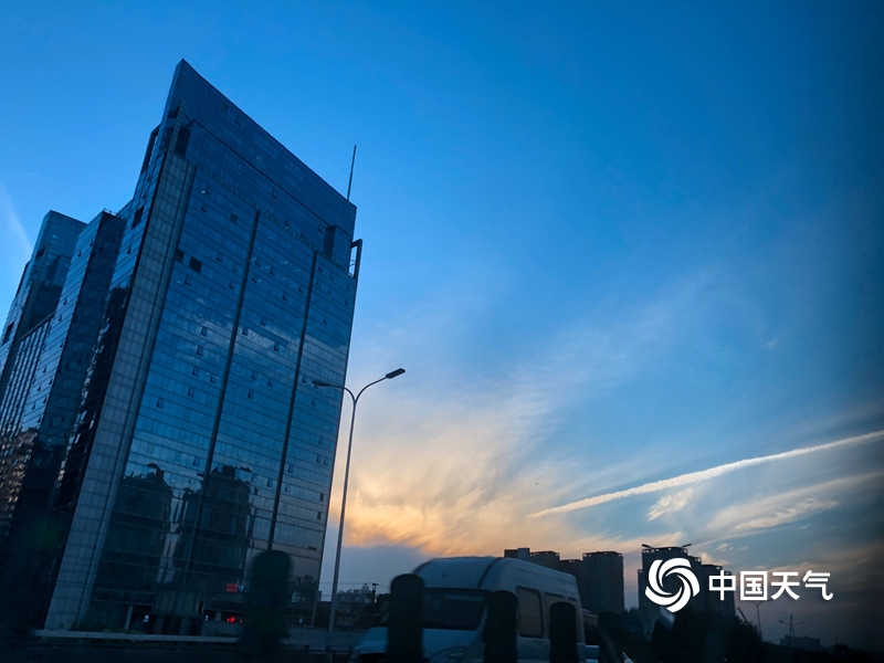 北京天空出现迤逦云霞 宛如巨大凤尾（帮我找几个古风电视剧）