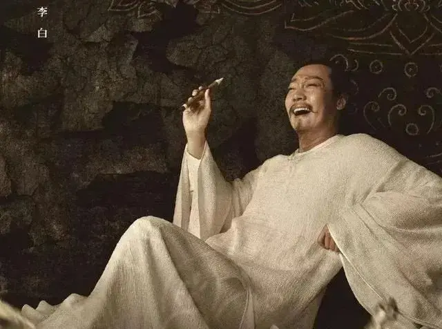 诗仙与诗鬼，各写了一首《将进酒》，一个飘逸豪迈，一个幽艳凄冷(李白诗篇将进酒)