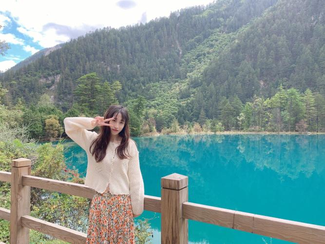 到四川九寨沟旅游三天大概花多少钱？四川九寨沟旅游方案三天两夜（去四川九寨沟门票价格）