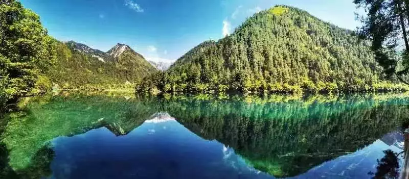 今年游客突破100万人次 九寨沟景区旅游气氛“超燃”（九寨沟旅游人数统计）