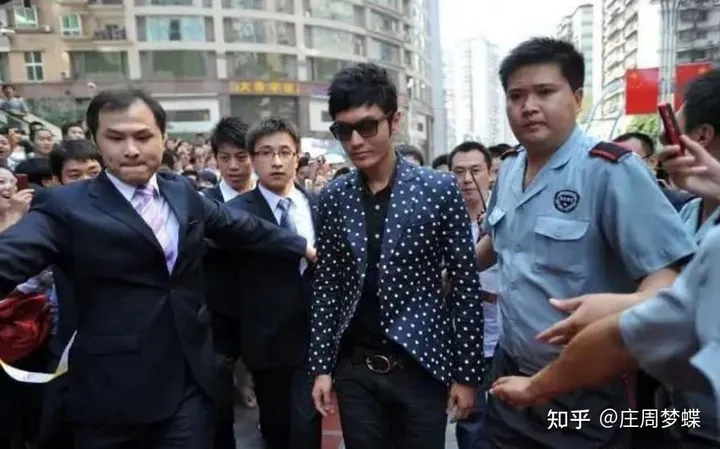 叶倩文说过：因为工作原因，经常和内地明星接触，有些明星太夸张(叶倩文出名吗)