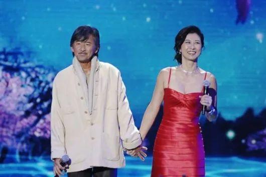 曾经不被世人看好！叶倩文，林子祥的师徒之恋，为何还能走到今天(叶倩文林子祥怎么样认识的)