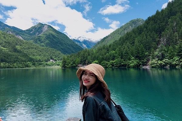 一个人去成都玩要多少钱,玩一趟九寨沟黄龙7天参团报价，人均1300（一个人去成都旅游需要多少钱）